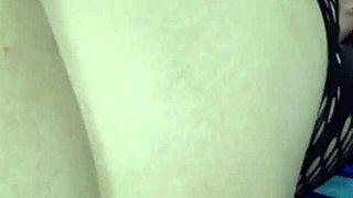 follandole el coño a mi mujer en anal intenso