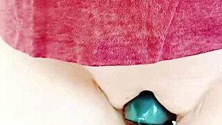 Mature Wife's Huge Pussy Lips Sliding Intensely