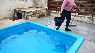 Bricklayer Convinces Boss's Wife For Blowjob In Bathroom!