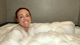 na hidro com a deliciosa nicole romanoff