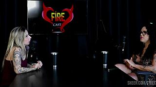 gledam Brunna Sweet veliku guzu u providnim crvenim čizmama, ohh