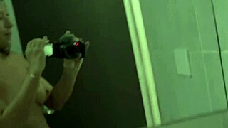 mishell esta desesperada y sale a buscar una buena polla