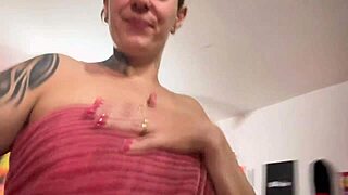 naked for the delivery guy he comes in and fucks me hard with my big ass shaking