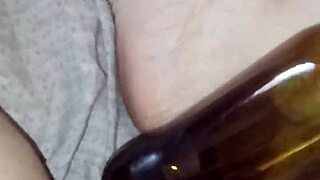 Gretala Incinta Eccitata Si Stroffina La Bottiglia 🍾