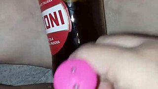 Gretala Incinta Eccitata Si Stroffina La Bottiglia 🍾