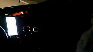 Girlfriend fucks stranger in car