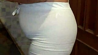 Mama celui mai bun prieten m-a prins cu chiloții ei... a înghițit încărcătura mea!