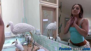 Whoa, this foot slut gets her ass fucked hard 😈👣