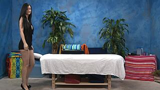 gadis tetek kecil 18+ naik batang kuat melantun