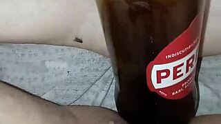 Gretala Incinta Eccitata Si Stroffina La Bottiglia 🍾