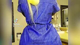 Let me shake dat big juicy ass, it's so exclusive!