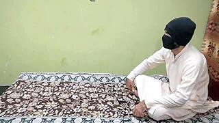 Pakistani hot bhabhi, your neighbor, got fucked for just a love letter