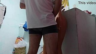 блин, у мачехи офигенная латинская жопа когда папаши нет... какая задница! 😍