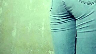 Teacher sends nudes, tight vagina 😘