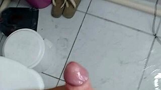 brazilian guy jerks off on christmas before dinner 🎄🍆