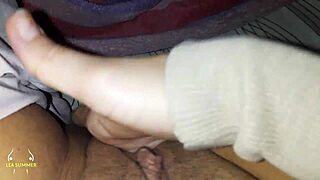 me despierto con ganas de tocarme el coño, no puedo evitar ensuciarme los dedos