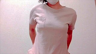 【Amatérka】V půlnoci mě svrbí kundou, koukneš na moje masturbování?