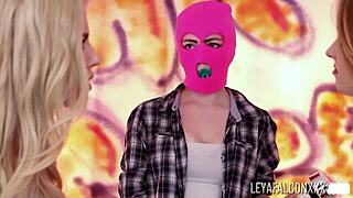 big ass slut leya falcon has a huge wet orgasm in a blondie 3some