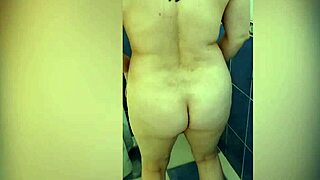 pam dancing with her big ass in the shower 😍