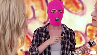 big ass slut leya falcon has a huge wet orgasm in a blondie 3some