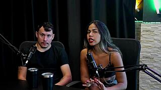 Girl Thinks It's Prostitution Collab, Gets Fetish Advice From Singer!