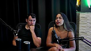 Girl Thinks It's Prostitution Collab, Gets Fetish Advice From Singer!