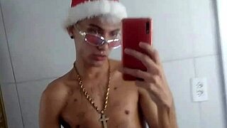 brazilian guy jerks off on christmas before dinner 🎄🍆