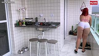 contratei essa empregada que delícia ver ela com esse shorts eu não consigo me segurar