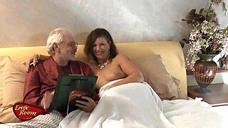 Sri Lankan Brunette Licks Pussy In Erotic Room Session