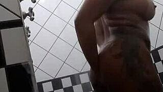 morena gostosa no banho 😍