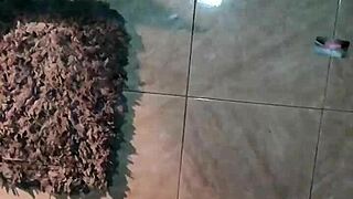 i'm masturbating in the bath, feeling so good