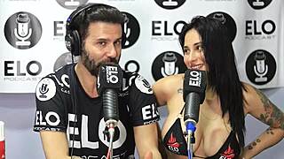 Colombian Jenifer Play in interview turning into threesome excitement