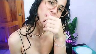 she is naughty playing with her wet fingers in softcore solo