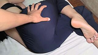 Amateur couple does fingering then hardcore fuck 😜