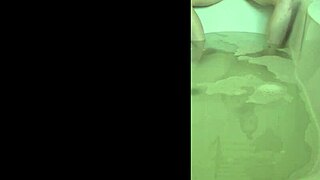 Bride masturbates to orgasm in solo bath with toys.