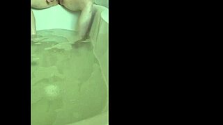 Bride masturbates to orgasm in solo bath with toys.