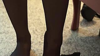 Teen courtesan Jalace performs blowjob