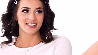 lesbian teen queening orgasm in bed