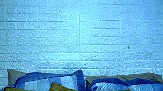 branquinha shakes ass and teases before hard fisting and squirting 😏