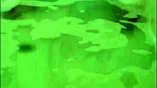 Bride masturbates to orgasm in solo bath with toys.