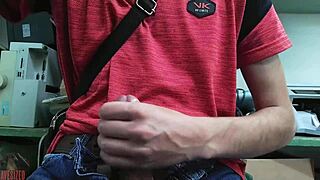 this time i did masturbate at my desk 😏