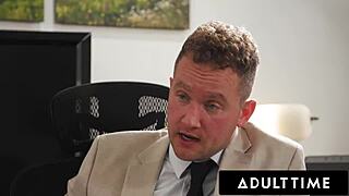 Bu Milf Cory Chase Terapistinin Oturumda Sikini Okşadığını Yakalıyor. Sonunda Büyük Sikini Emip Köpek Pozisyonunda Biniyor.