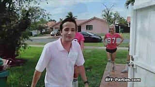 Seksi piłkarki w uniformach obciągają kutasa