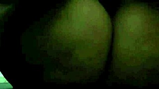 Minha enteada estava indo embora para sua cidade natal e eu não podia deixar de me despedir. Ela balança a bunda gorda brasileira, espalha a buceta, mostra mamilos perfurados e leva tapas na bunda enorme.