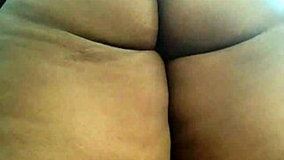 i'm the super thick housewife teasing my neighbors with my ass.