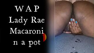 Lady Raex rasa emosi kuat jari memek punggung basah dekat close-up