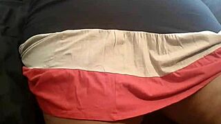 i'm the super thick housewife teasing my neighbors with my ass.