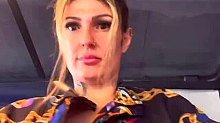 Treinando na academia de frente da praia de copacabana s� de biqu�ni fil delta transparente com a minha amiga os maronba n�o parava de olha pra nossa bucetinha rachada no meio ficamos excitadas