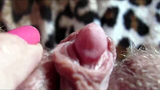 check out this big clit orgasm up close! 😍