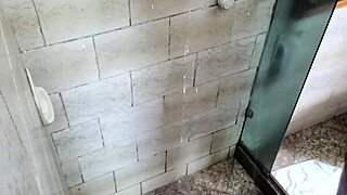 João Safado Blows Monster Cock In Shower With Nicoly Carioca